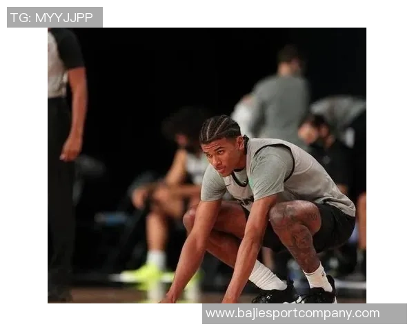 杰伦格林展现魅力穿搭太阳城市版球衣尽显时尚风采