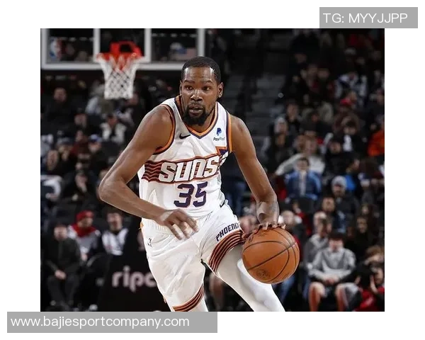 杜兰特称赞布克防守表现出色最终球队成功完成关键一击